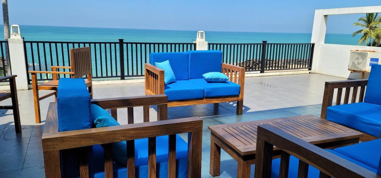 White Sand Villa - Beach Front 히카두와 외부 사진