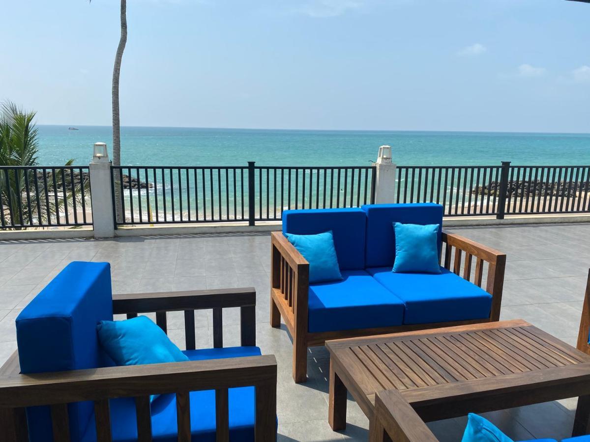 White Sand Villa - Beach Front 히카두와 외부 사진