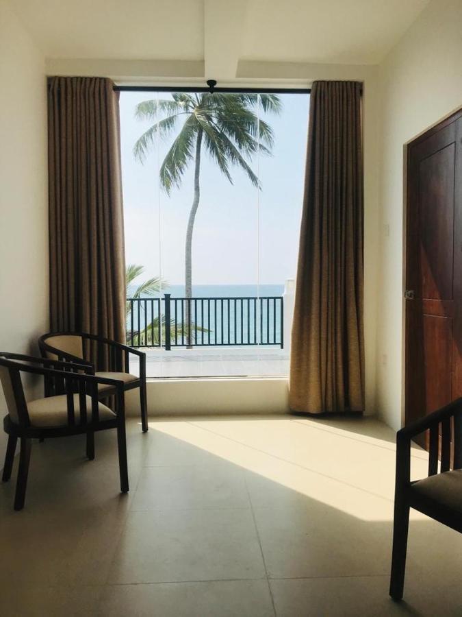 White Sand Villa - Beach Front 히카두와 외부 사진