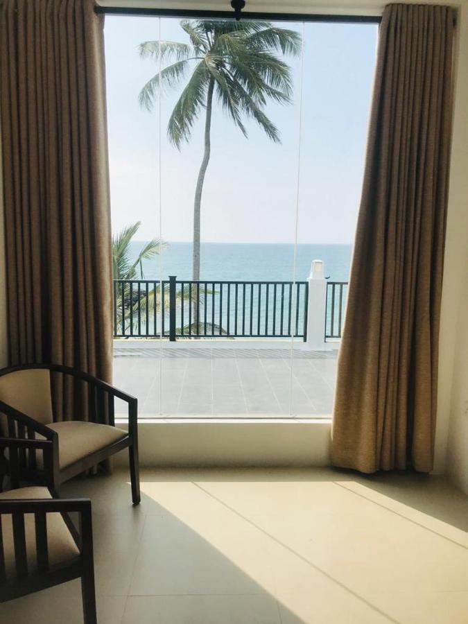 White Sand Villa - Beach Front 히카두와 외부 사진