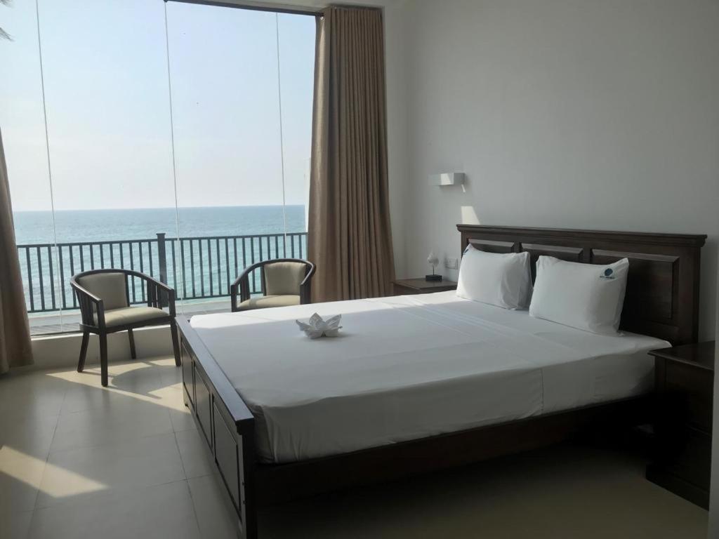 White Sand Villa - Beach Front 히카두와 외부 사진
