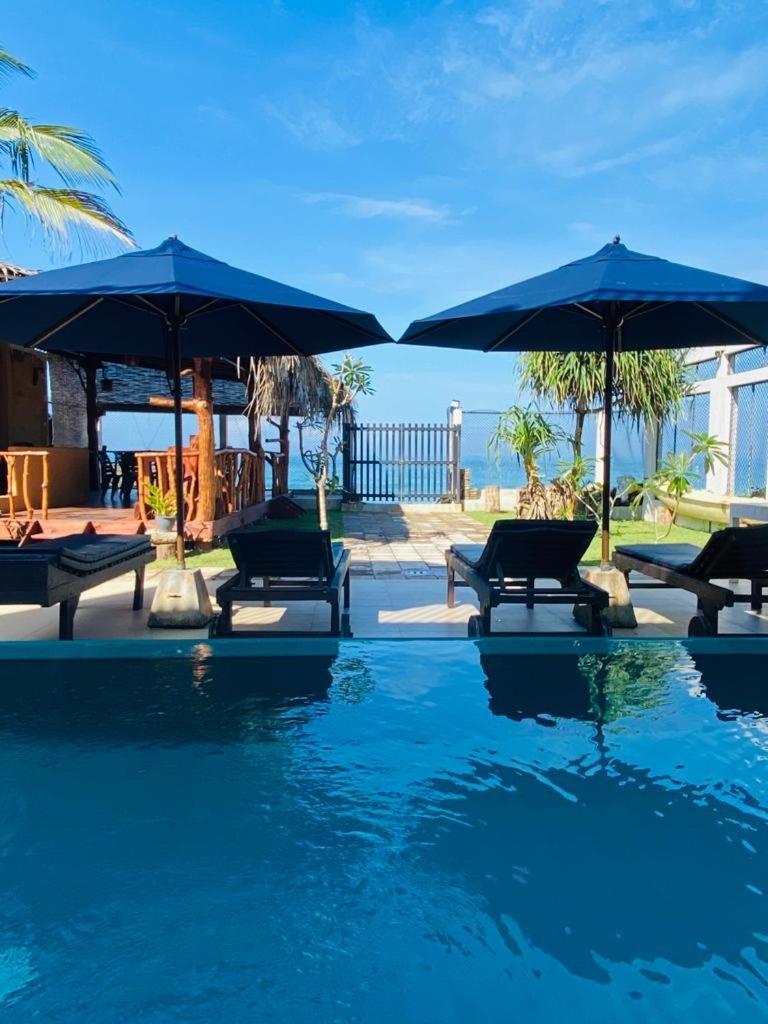White Sand Villa - Beach Front 히카두와 외부 사진