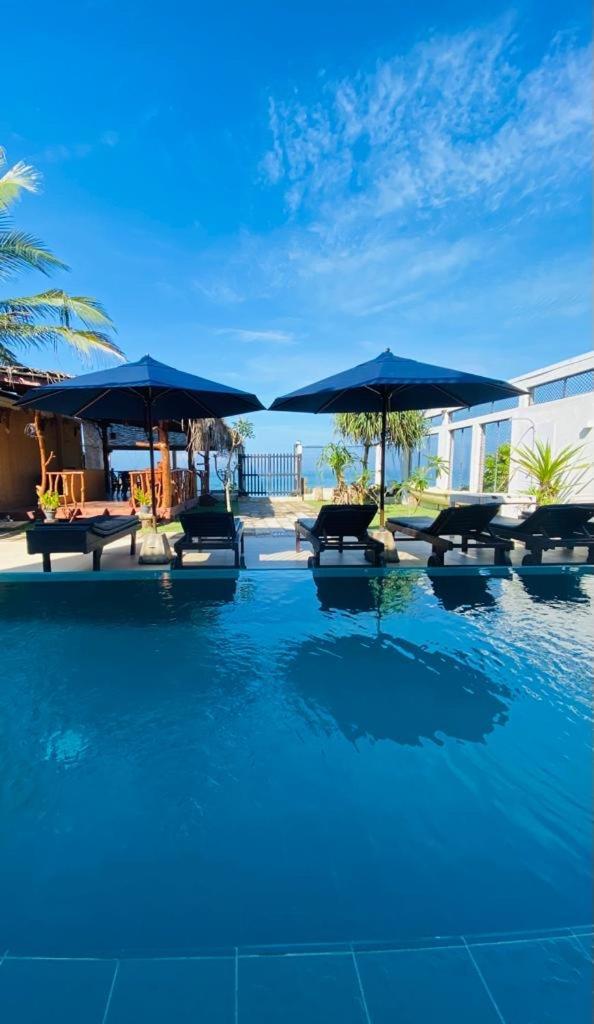 White Sand Villa - Beach Front 히카두와 외부 사진