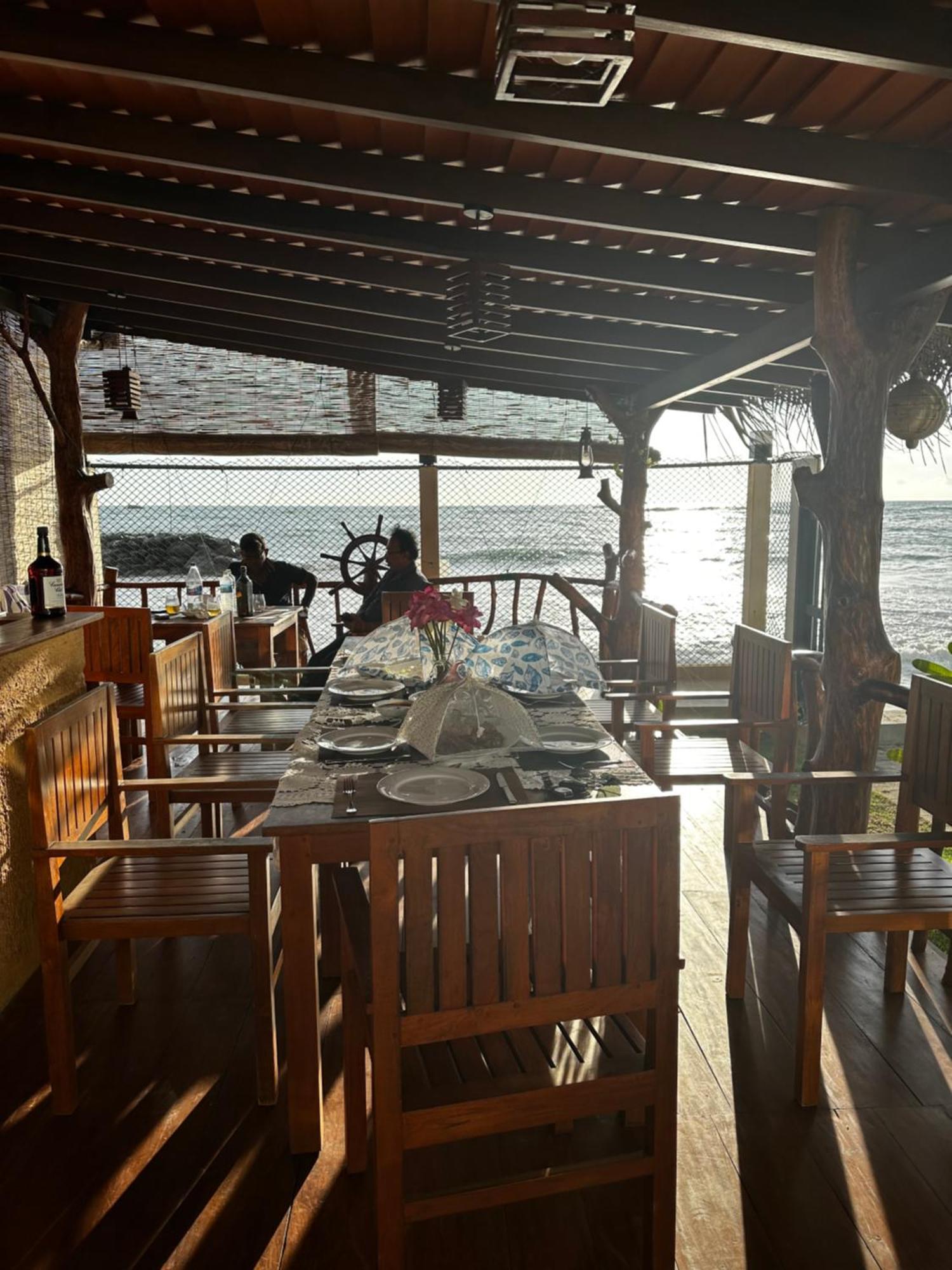 White Sand Villa - Beach Front 히카두와 외부 사진