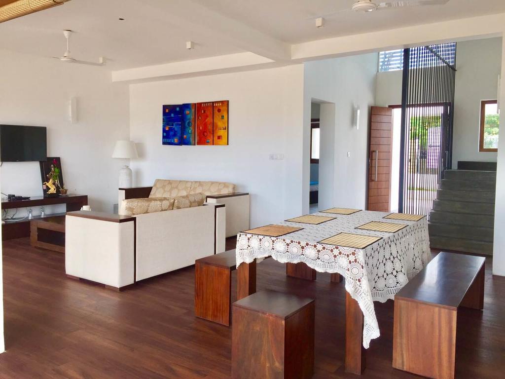 White Sand Villa - Beach Front 히카두와 외부 사진