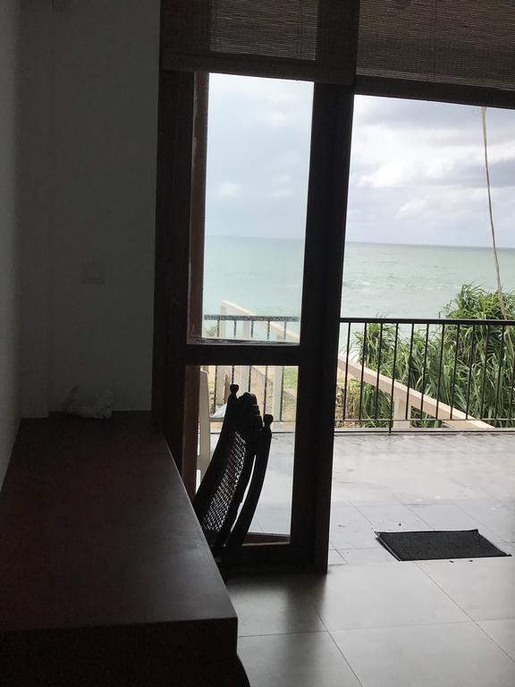 White Sand Villa - Beach Front 히카두와 외부 사진