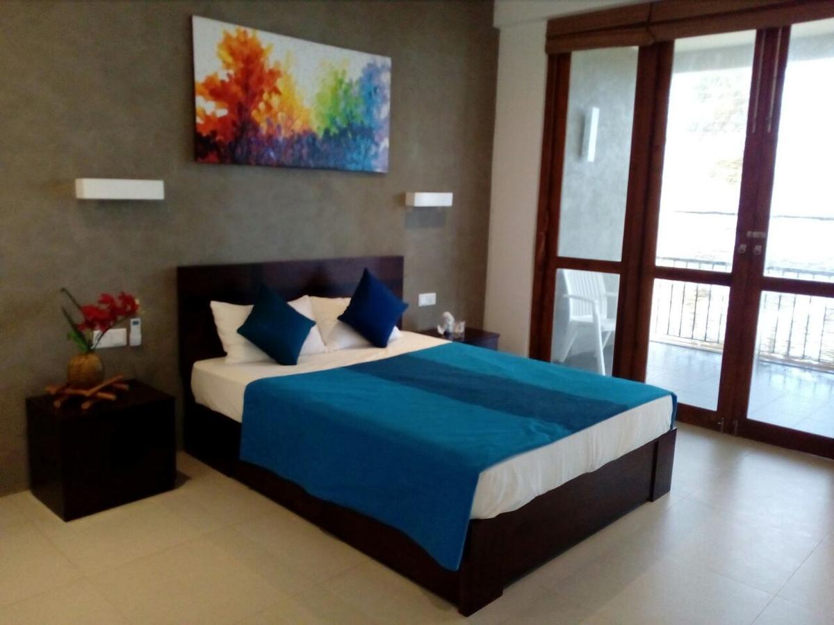 White Sand Villa - Beach Front 히카두와 외부 사진