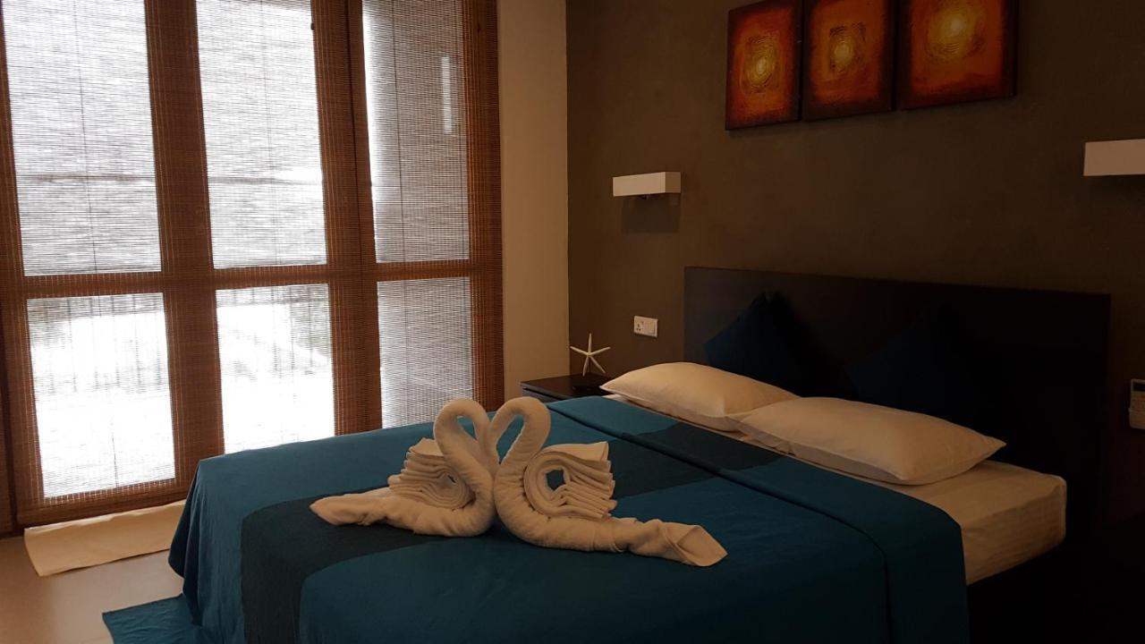 White Sand Villa - Beach Front 히카두와 외부 사진