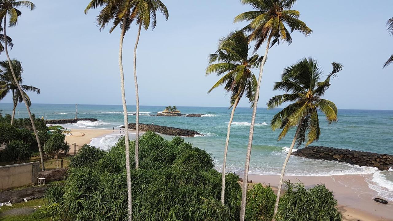 White Sand Villa - Beach Front 히카두와 외부 사진